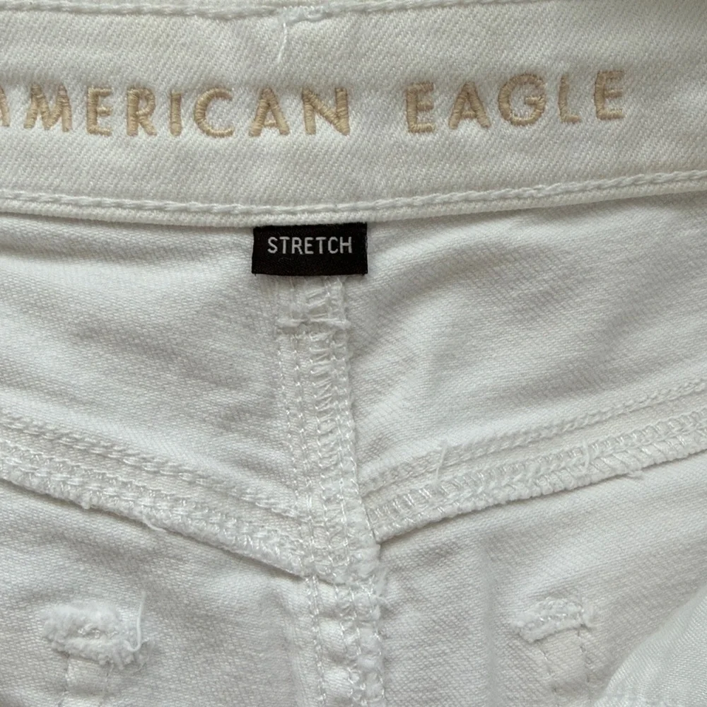 American Eagle White Distressed High Waisted Denim Shorts Size 2 Cut Off Boho